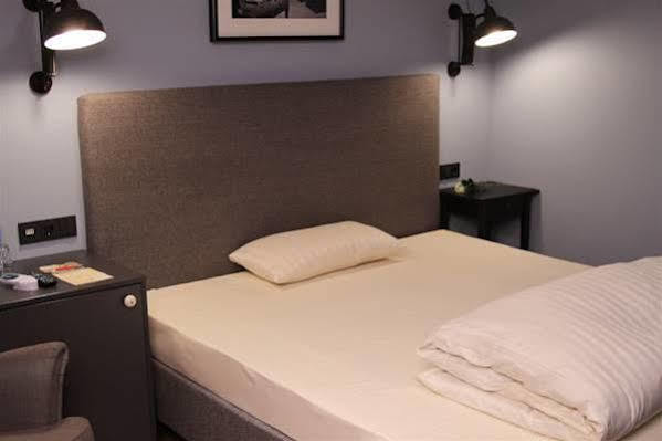 Hotel Henry Dreieich Bagian luar foto