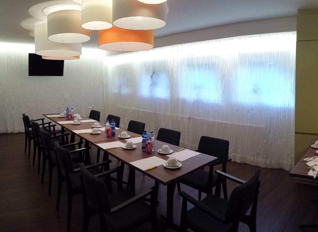Hotel Henry Dreieich Bagian luar foto